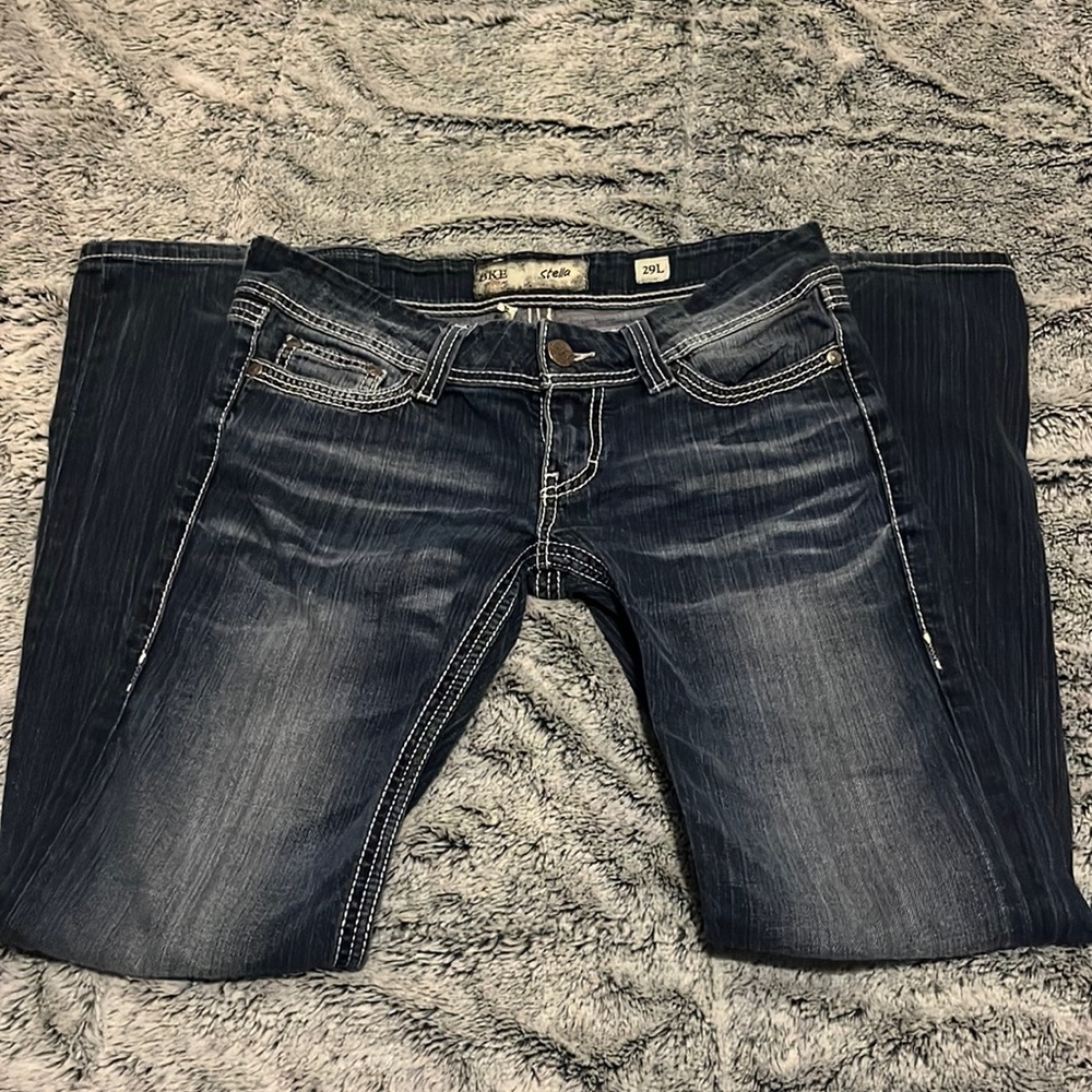 Dark bootcut denim jeans trom BKE with triple stitches